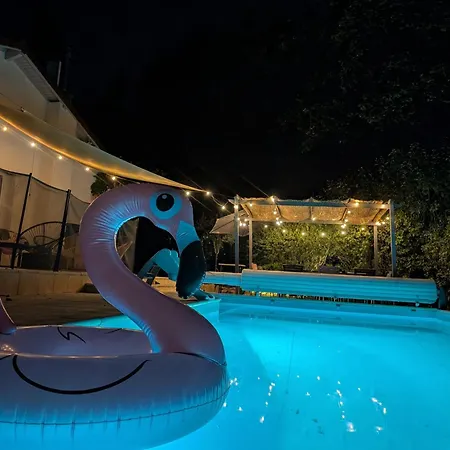 Maison De Famille Piscine Jacuzzi 10 P Lissieu